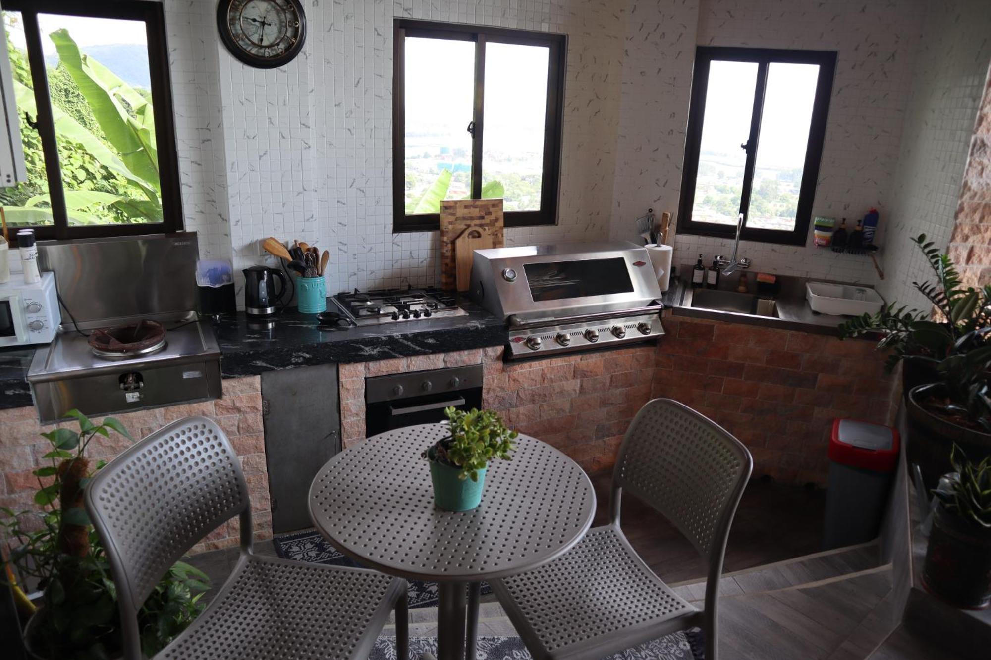 180 Degrees Self-Catering Hotel Victoria Exterior photo